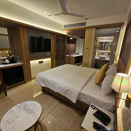 Hotel Golden Nest ธาเน ภายนอก รูปภาพ