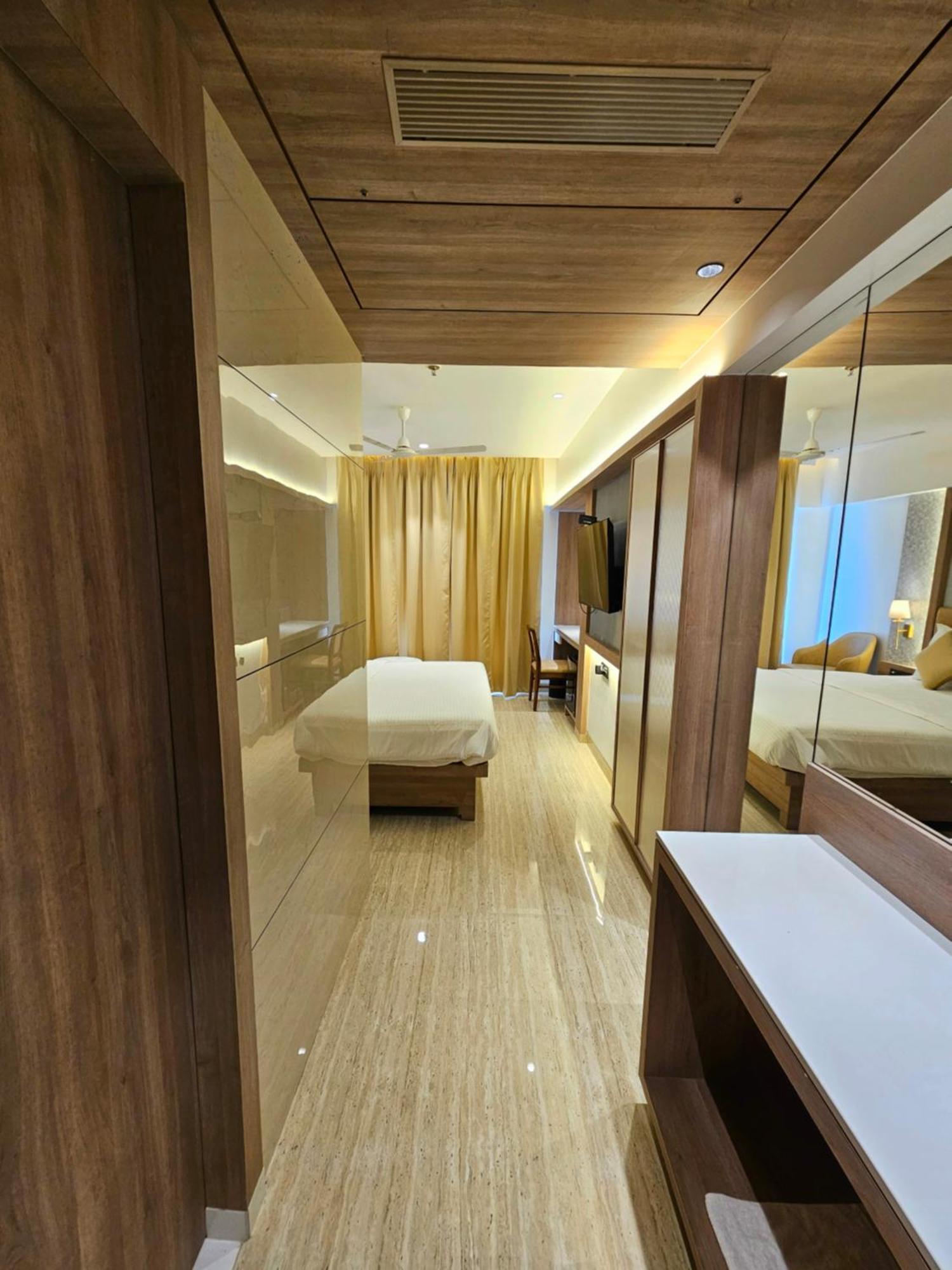 Hotel Golden Nest ธาเน ภายนอก รูปภาพ