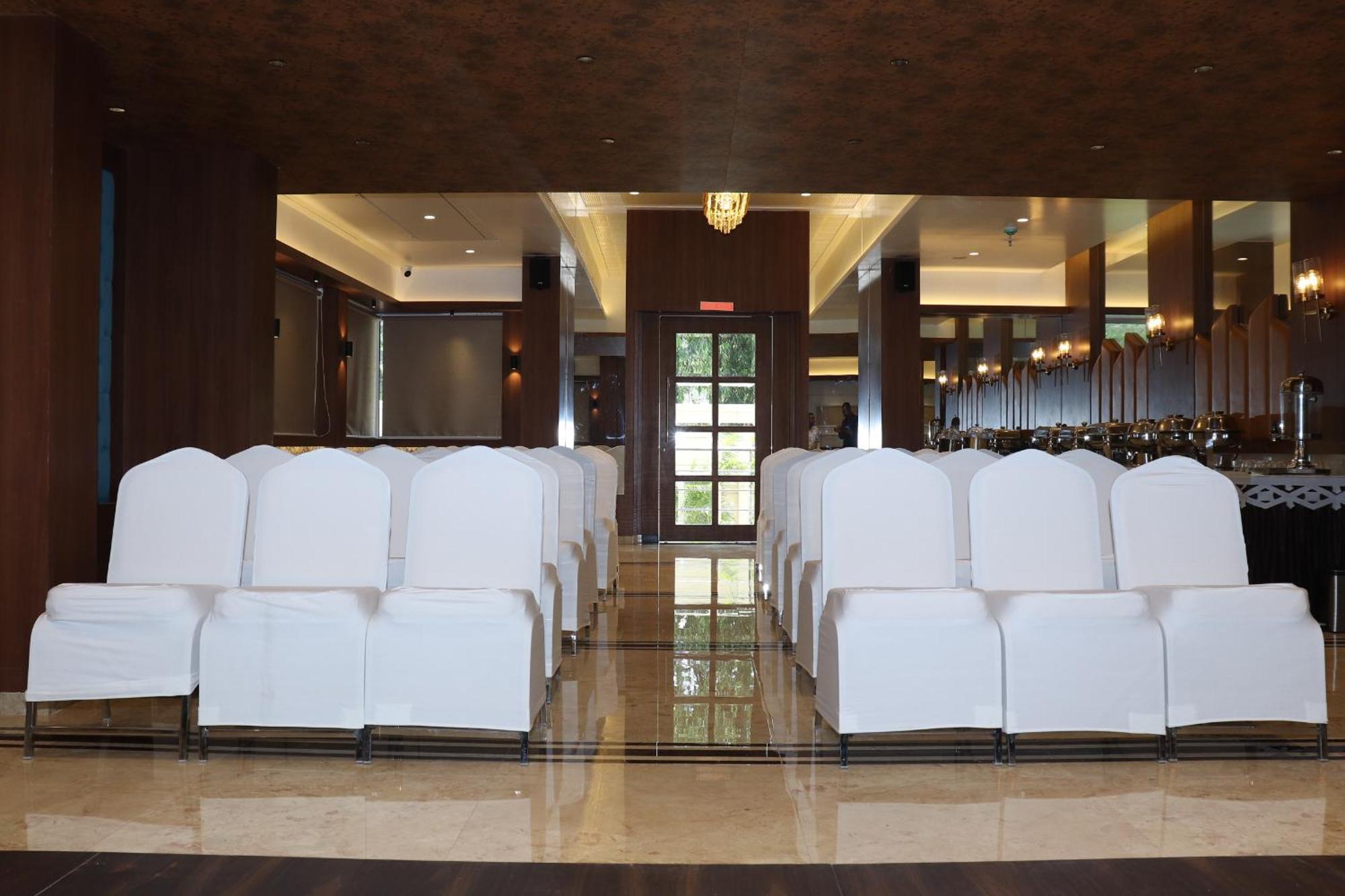 Hotel Golden Nest ธาเน ภายนอก รูปภาพ