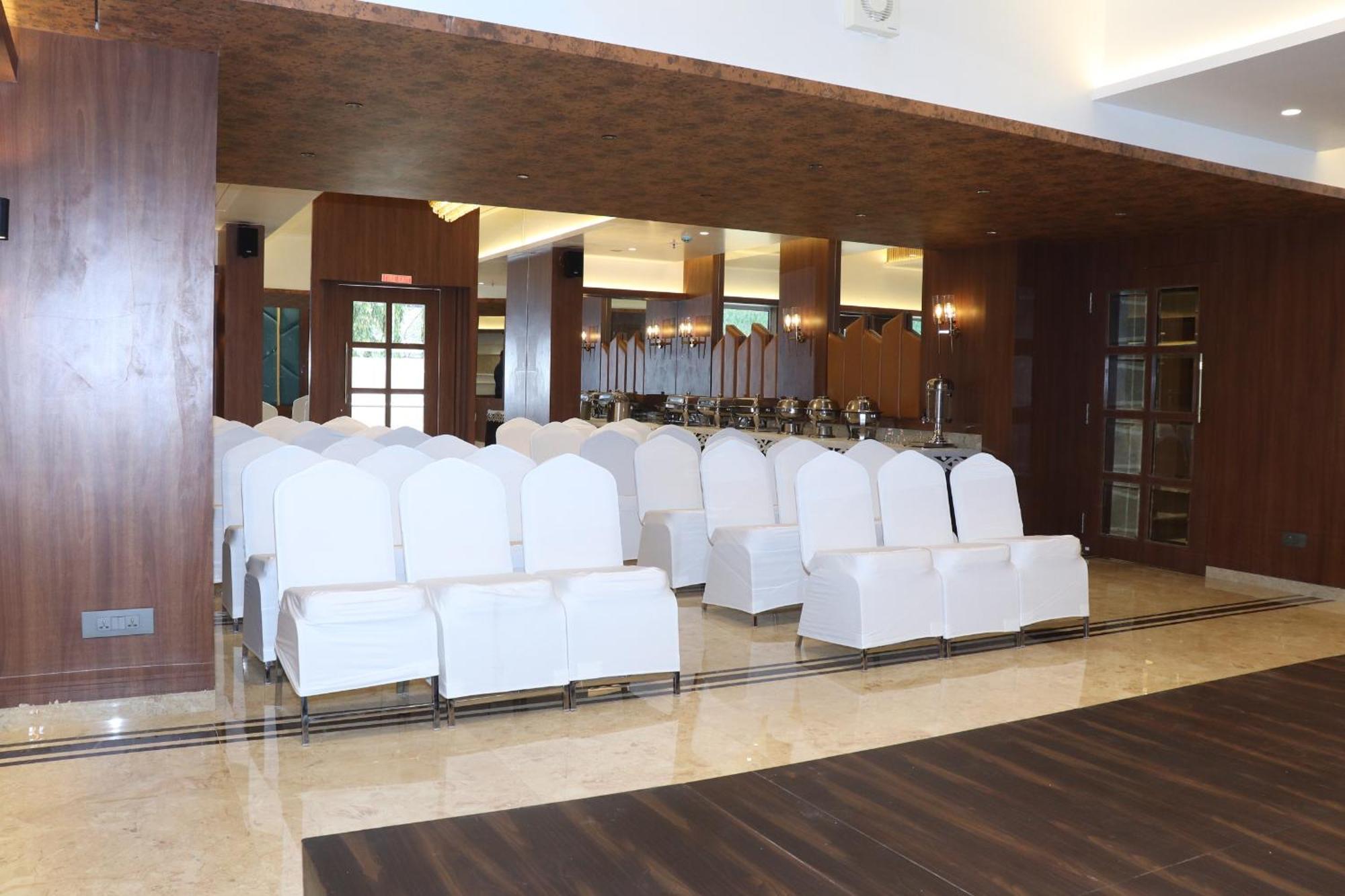 Hotel Golden Nest ธาเน ภายนอก รูปภาพ