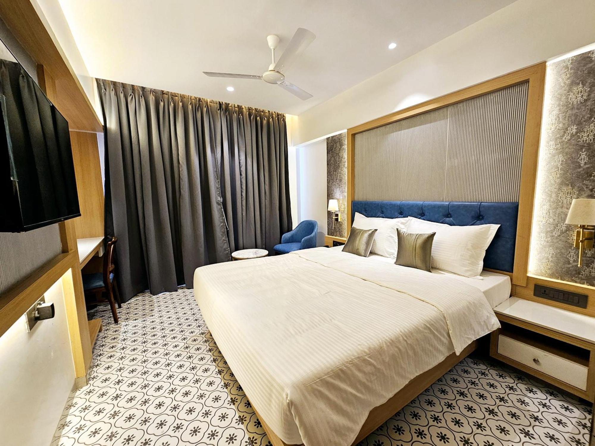 Hotel Golden Nest ธาเน ภายนอก รูปภาพ