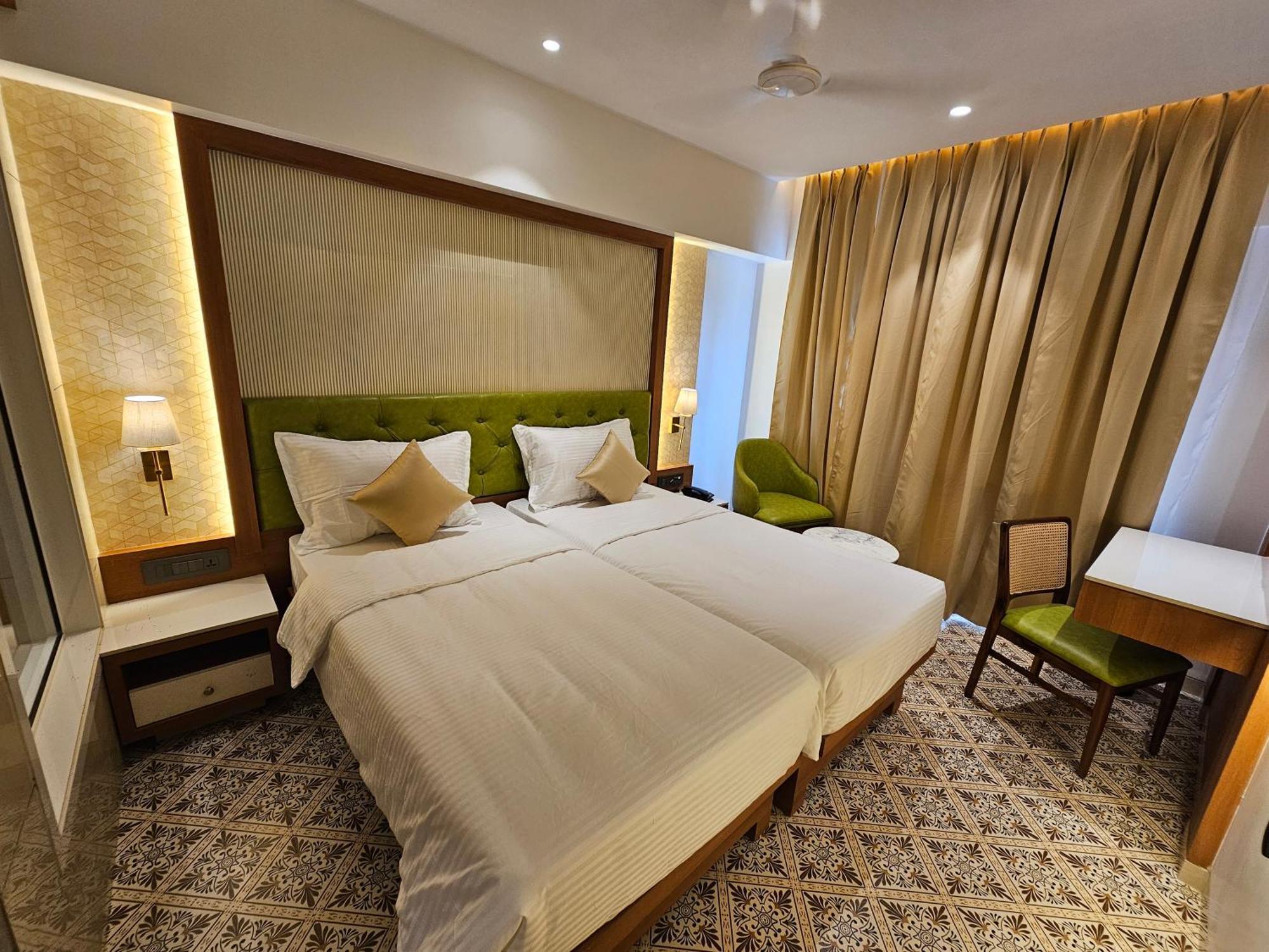 Hotel Golden Nest ธาเน ภายนอก รูปภาพ